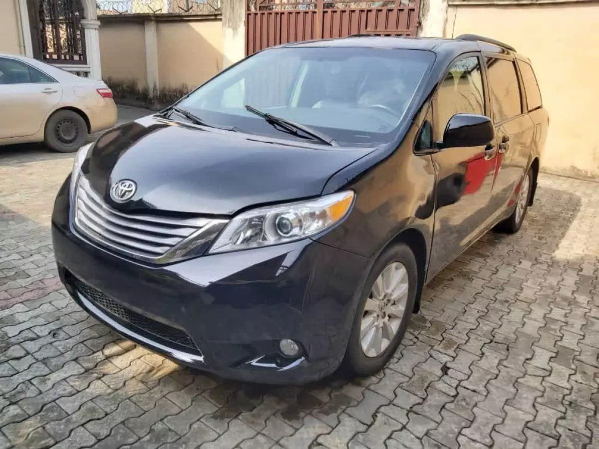 Toyota Sienna   - 2015