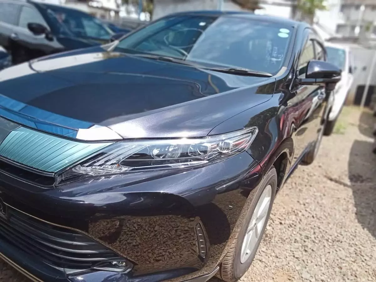 Toyota Harrier   - 2017