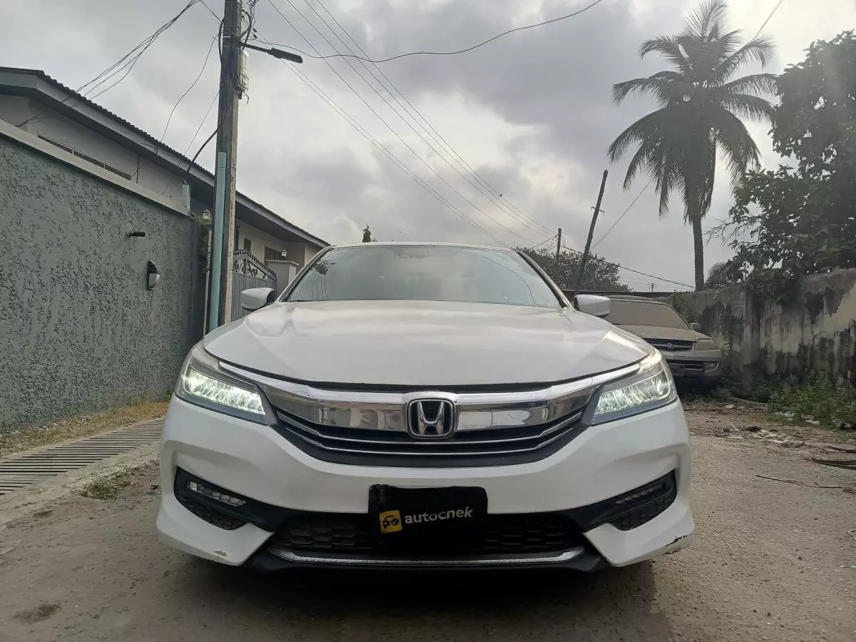 Honda Accord   - 2017