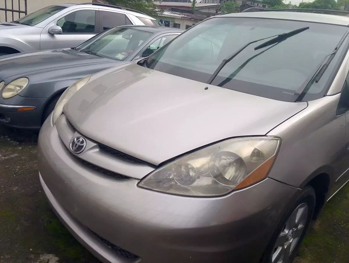 Toyota Sienna   - 2008