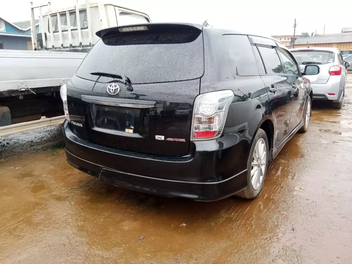 Toyota Fielder    - 2009