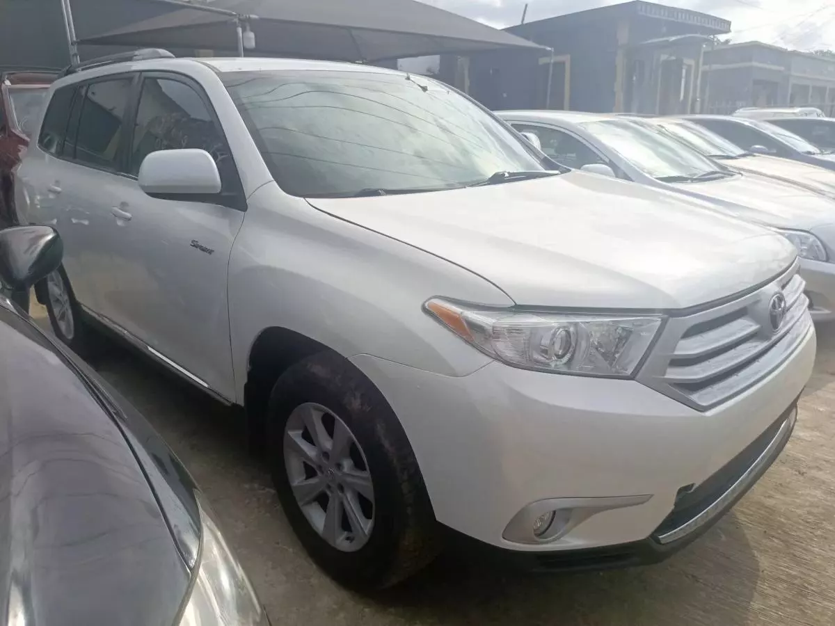 Toyota Highlander   - 2013