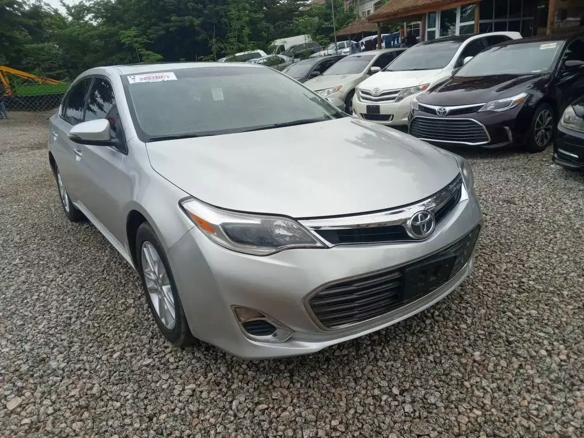 Toyota Avalon   - 2013