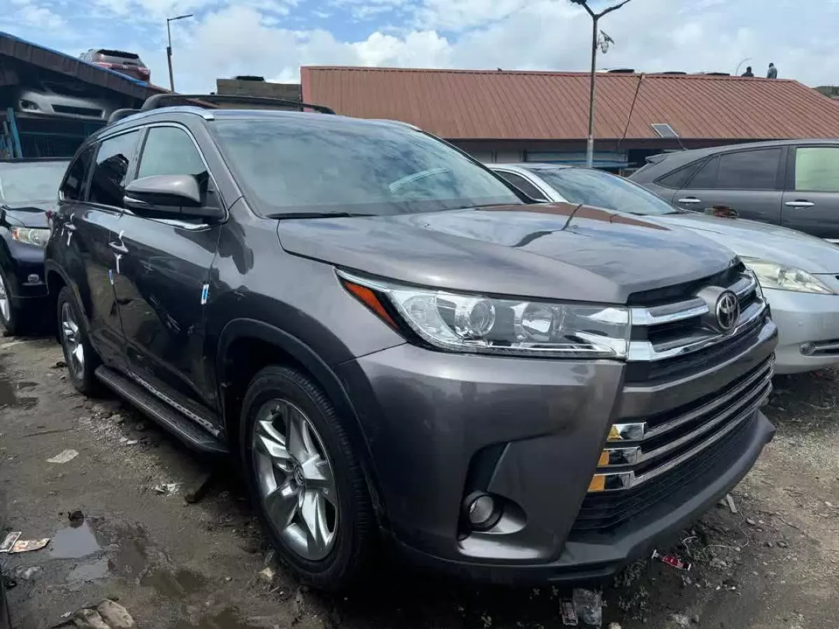 Toyota Highlander   - 2016