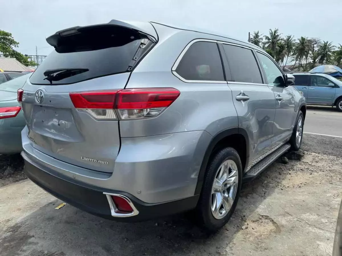 Toyota Highlander   - 2014