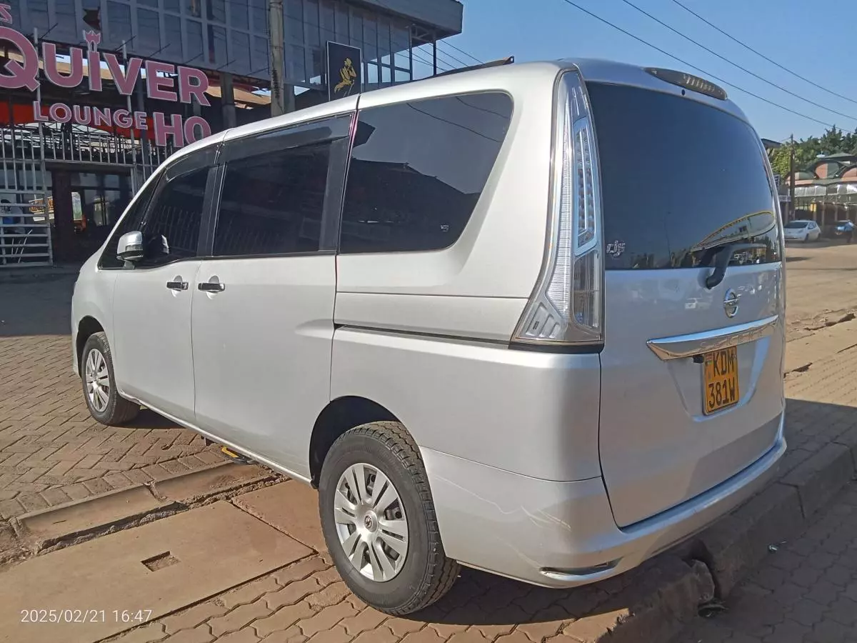 Nissan Serena   - 2016