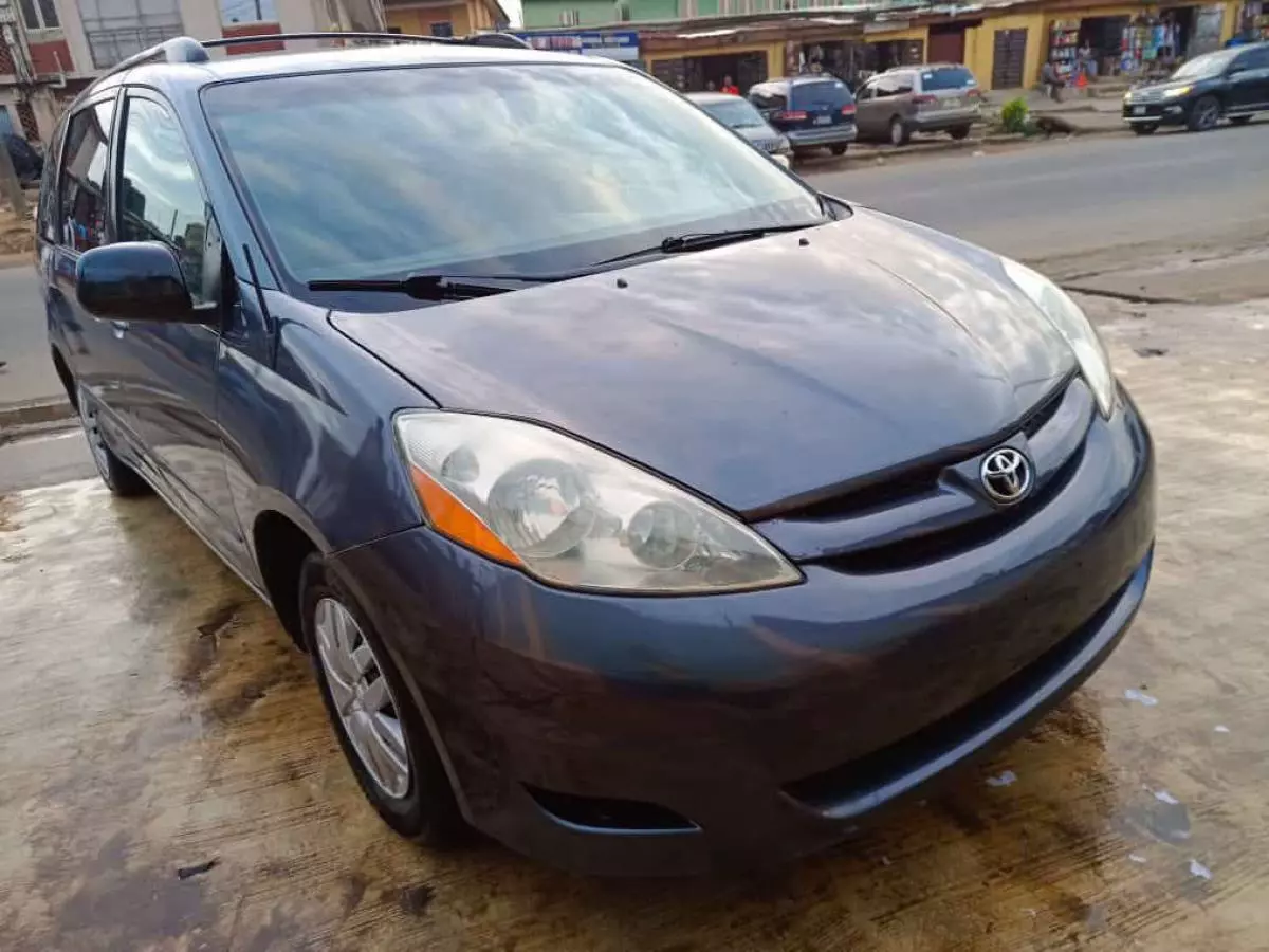 Toyota Sienna   - 2008