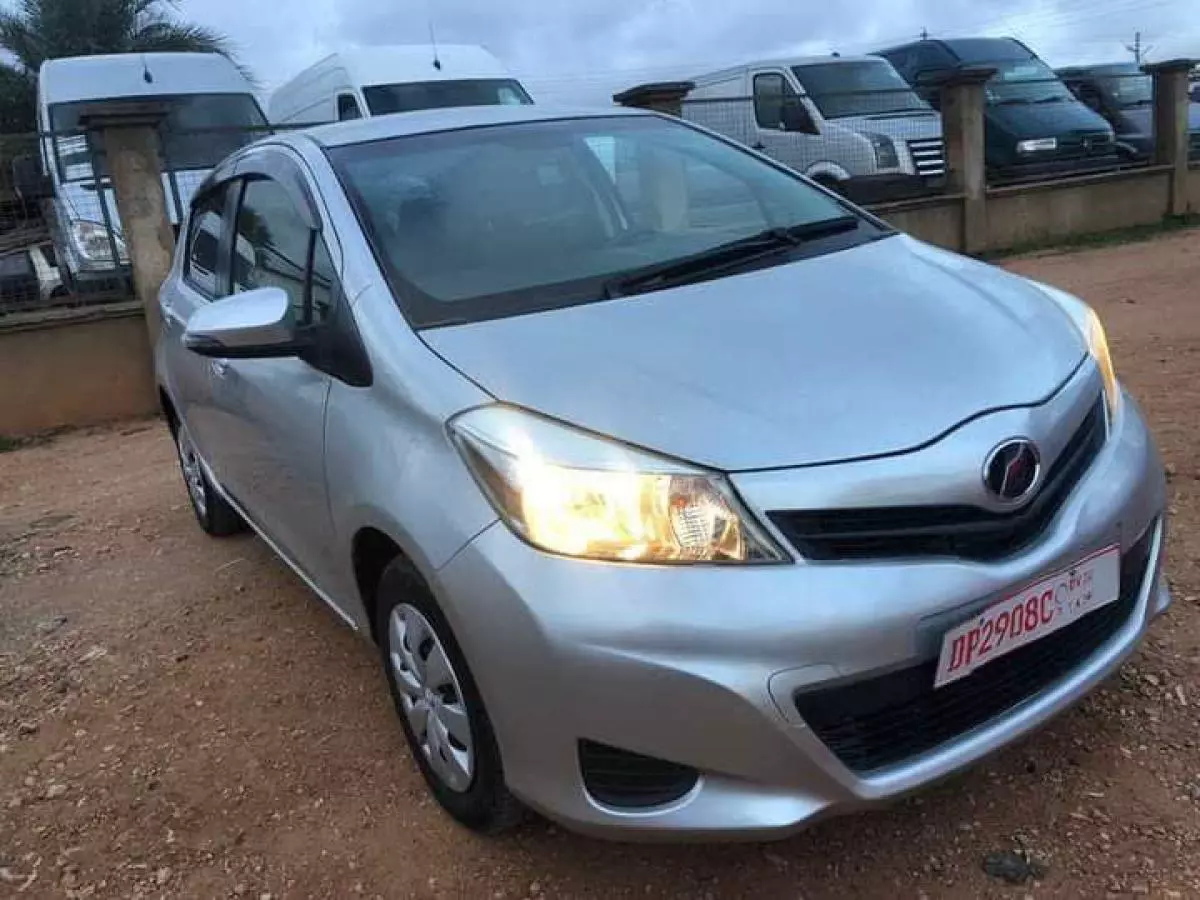 Toyota Vitz   - 2012