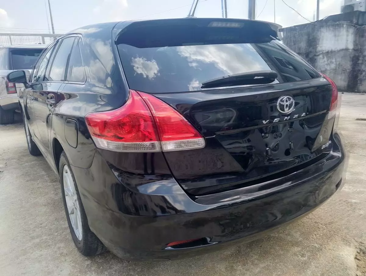 Toyota Venza   - 2012