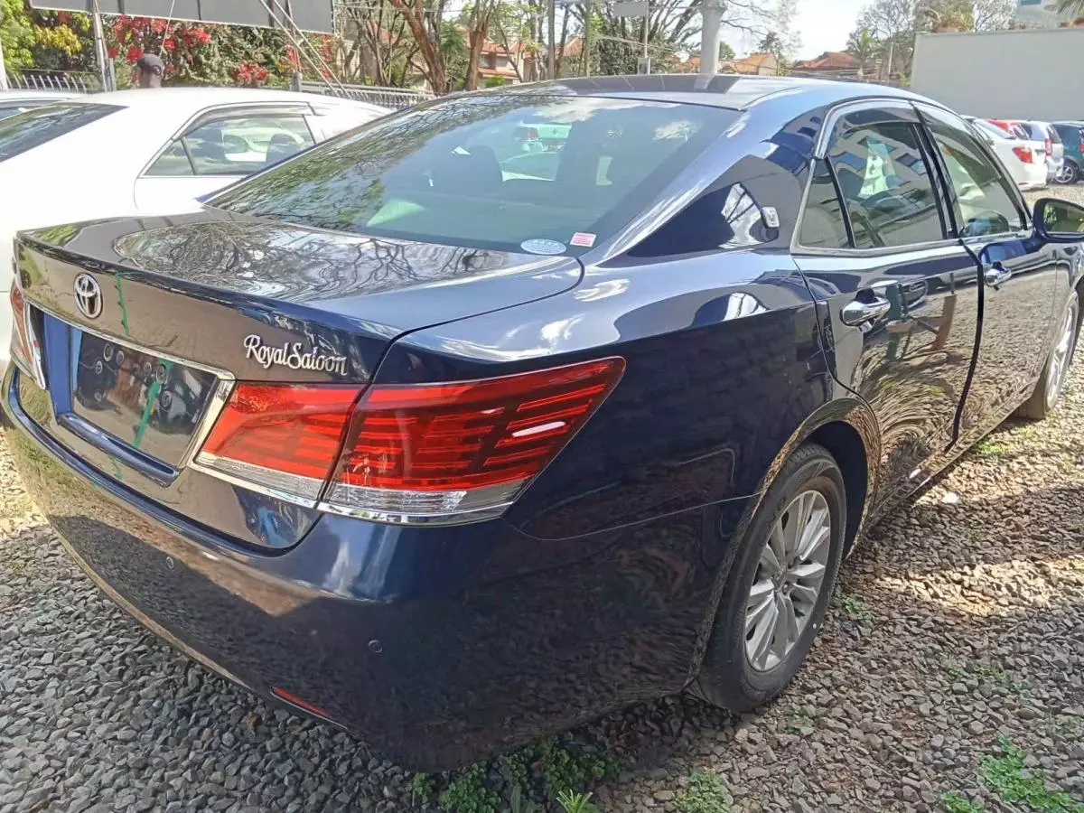 Toyota Crown Royal saloon    - 2016