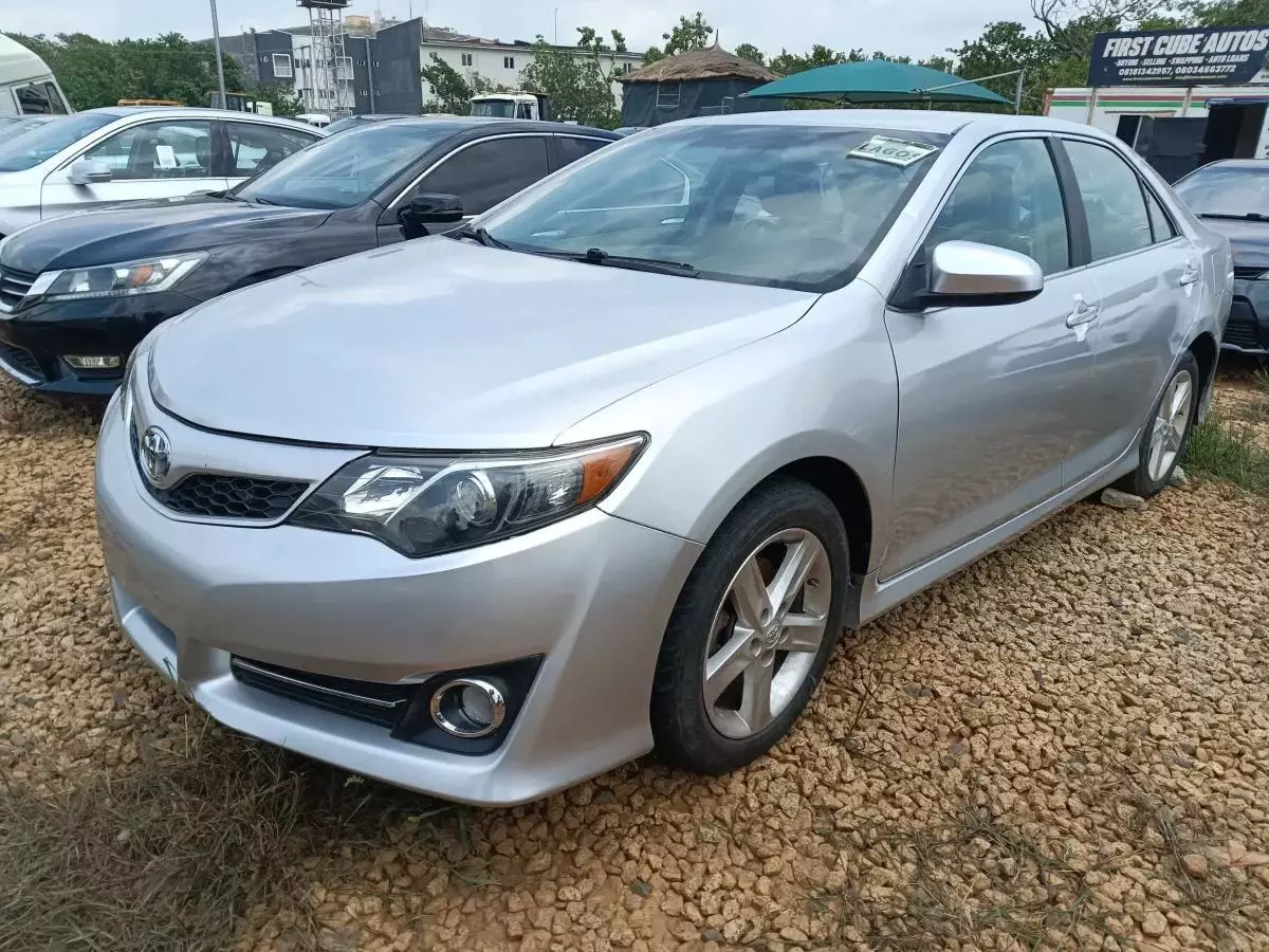 Toyota Camry   - 2012