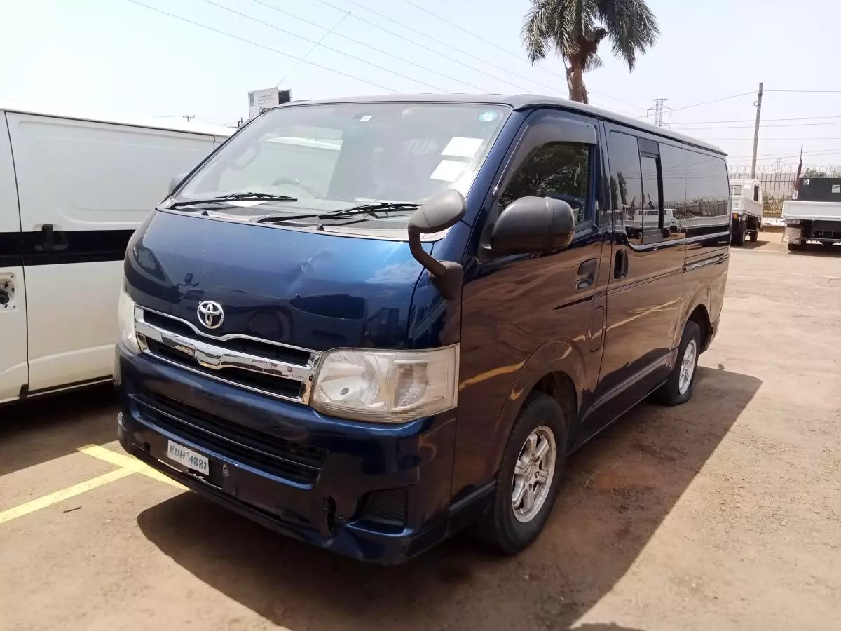 Toyota Hiace   - 2012