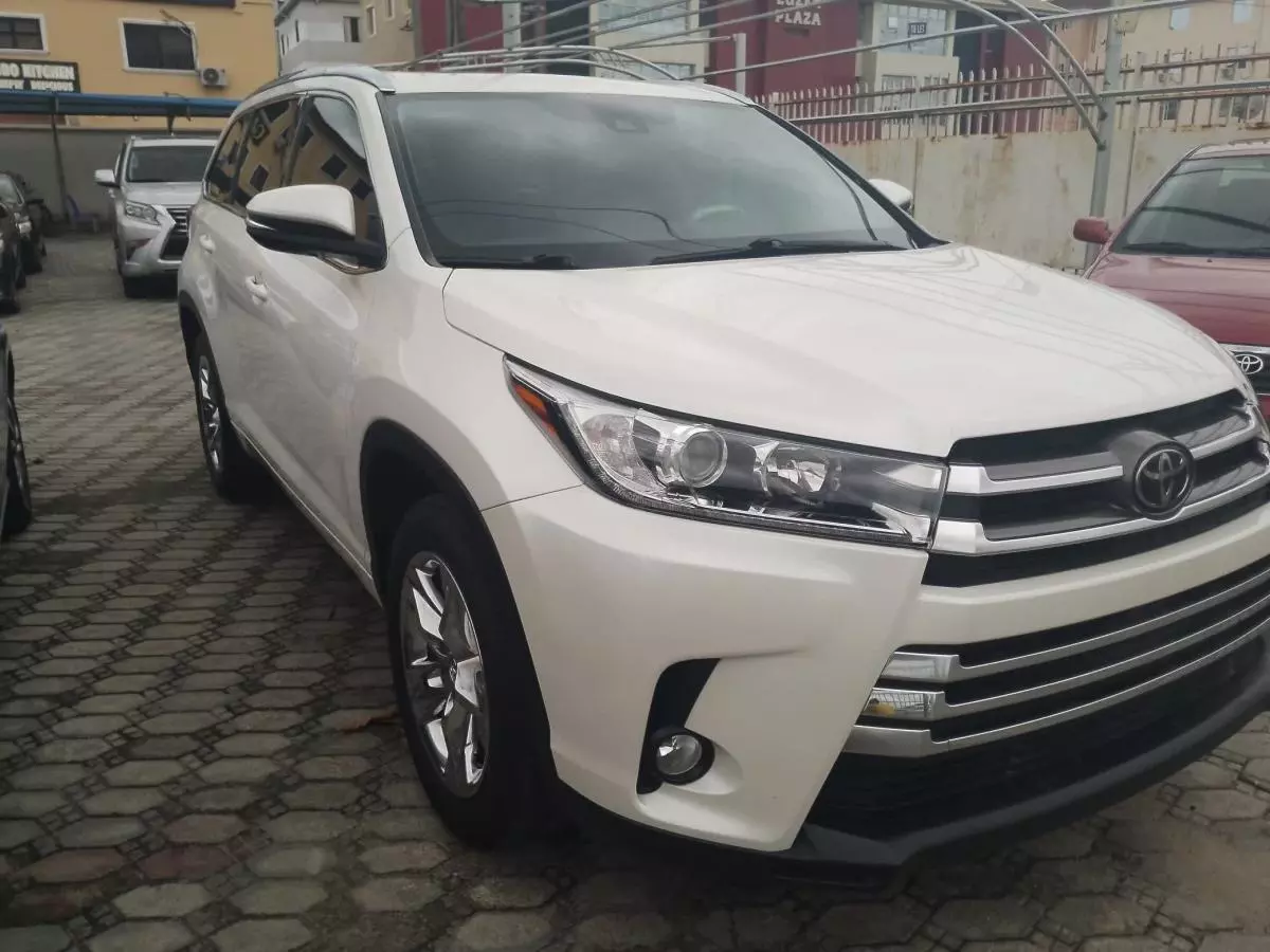 Toyota Highlander   - 2019