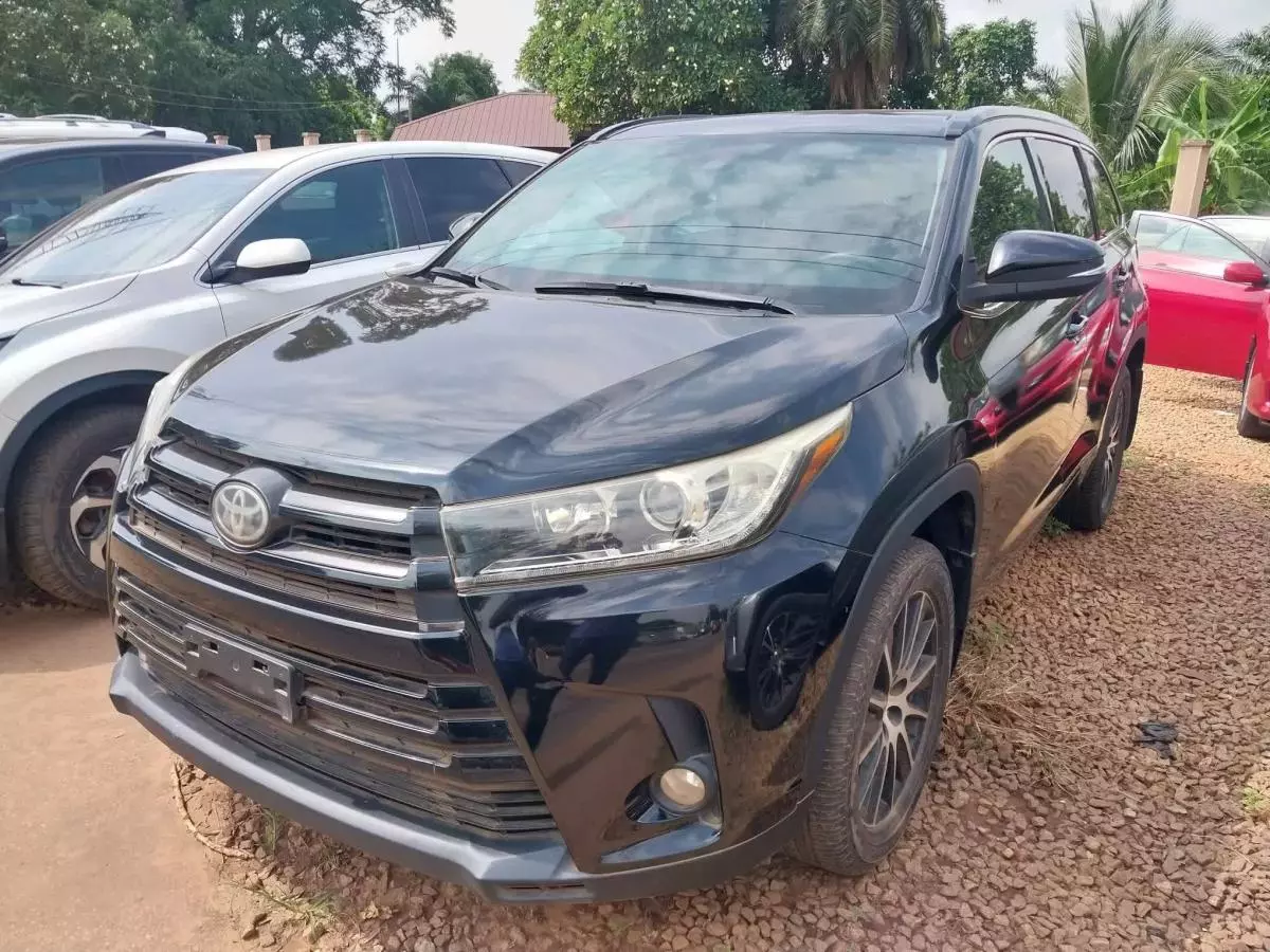 Toyota Highlander   - 2017