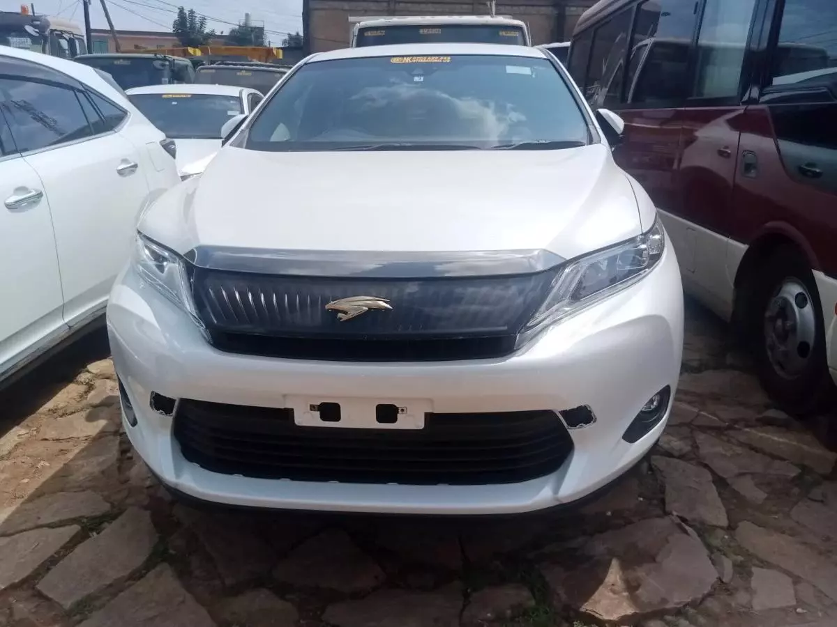 Toyota Harrier   - 2016