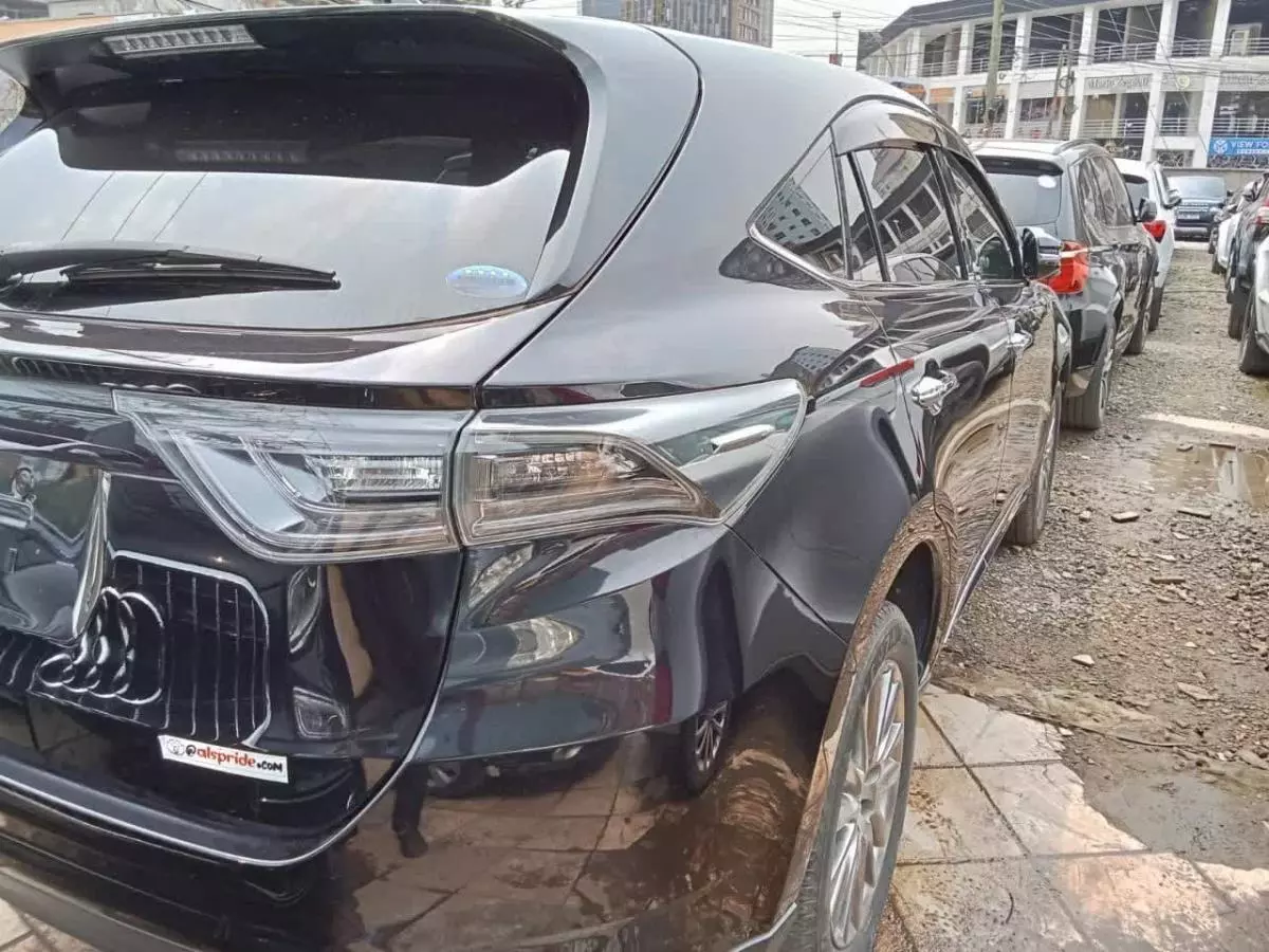 Toyota Harrier   - 2016