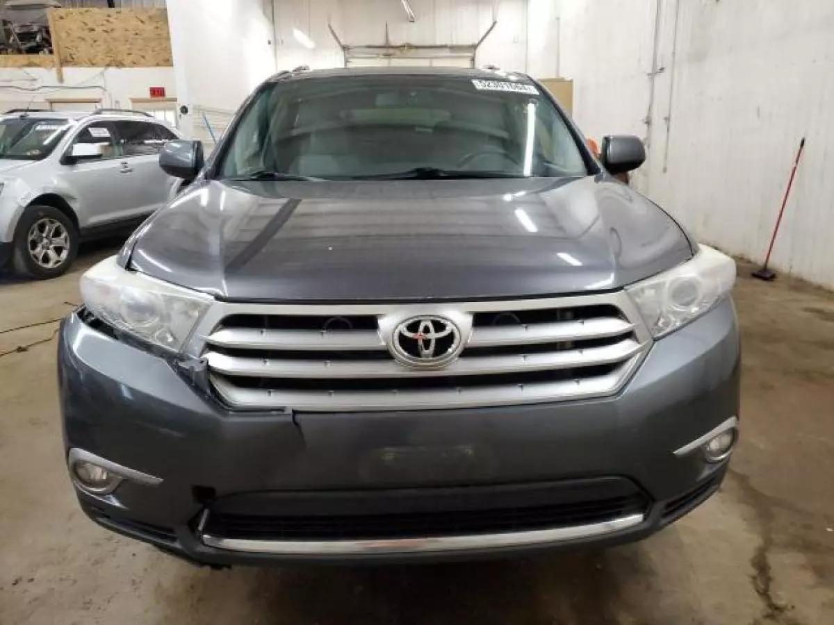 Toyota Highlander   - 2012