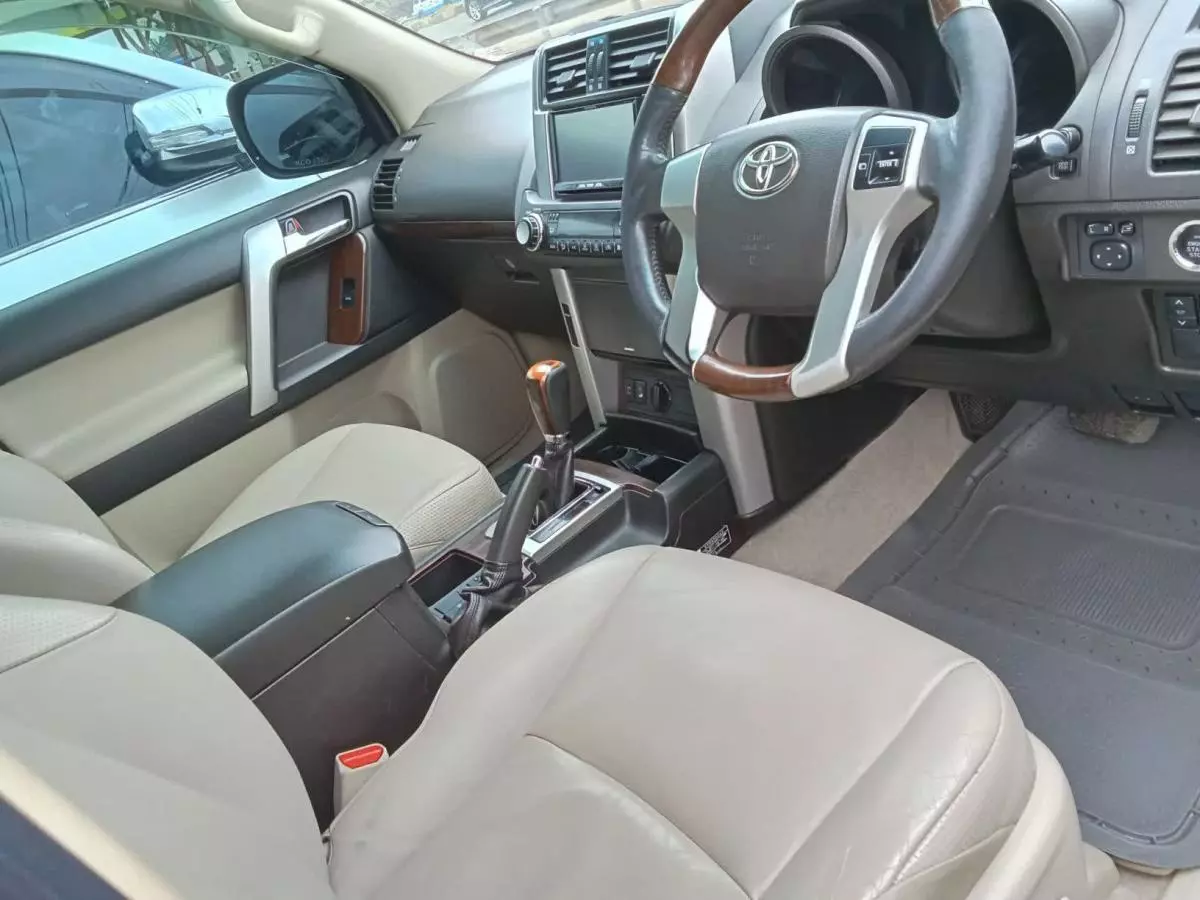 Toyota Land Cruiser Prado   - 2012