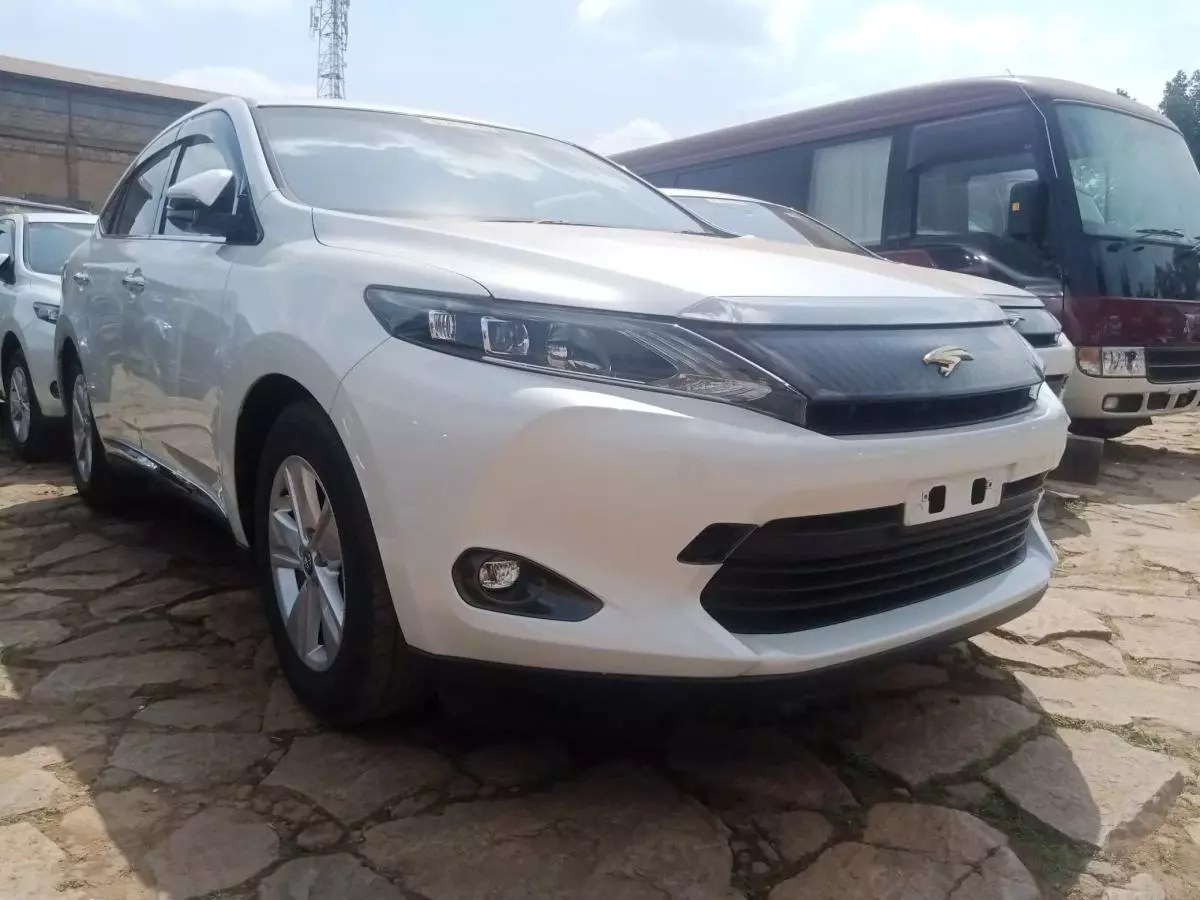 Toyota Harrier   - 2016