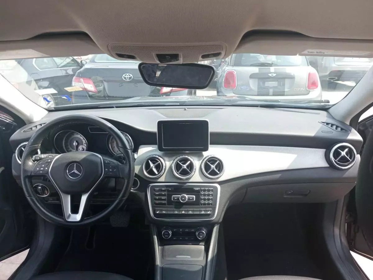 Mercedes-Benz GLA 250 - 2015
