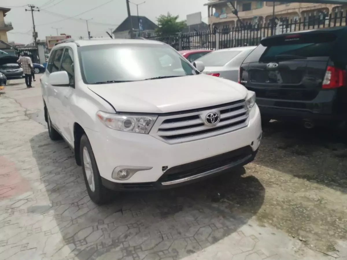 Toyota Highlander   - 2011