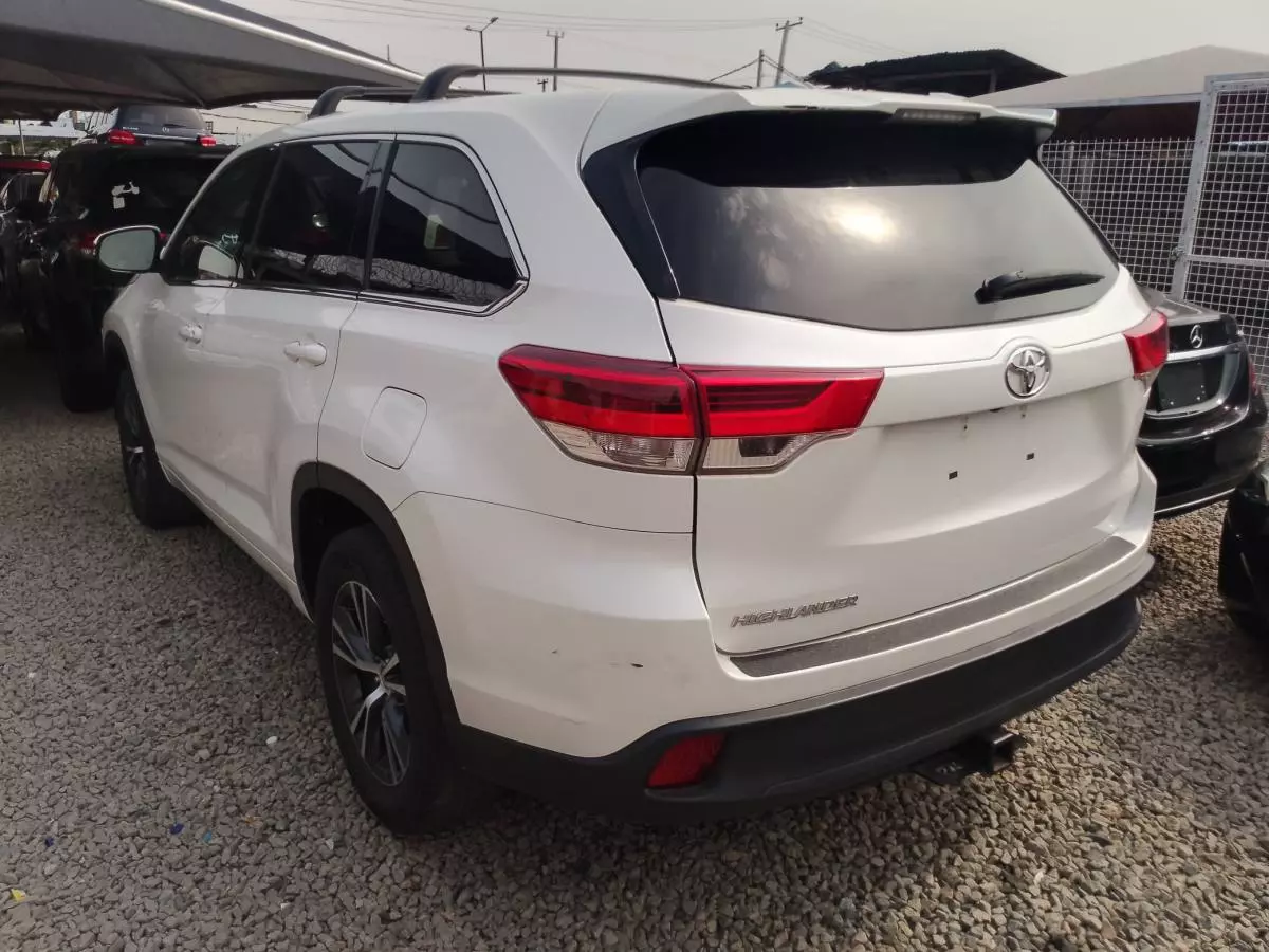 Toyota Highlander   - 2017