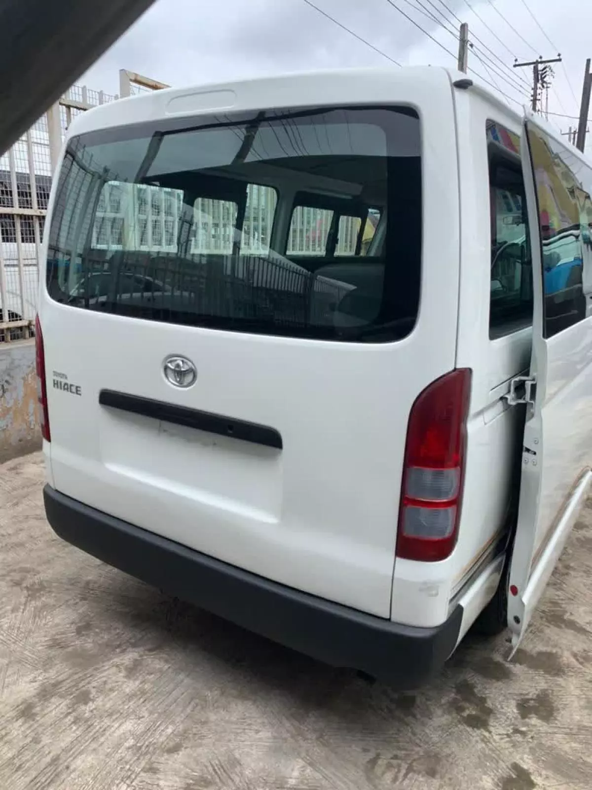 Toyota Hiace   - 2010