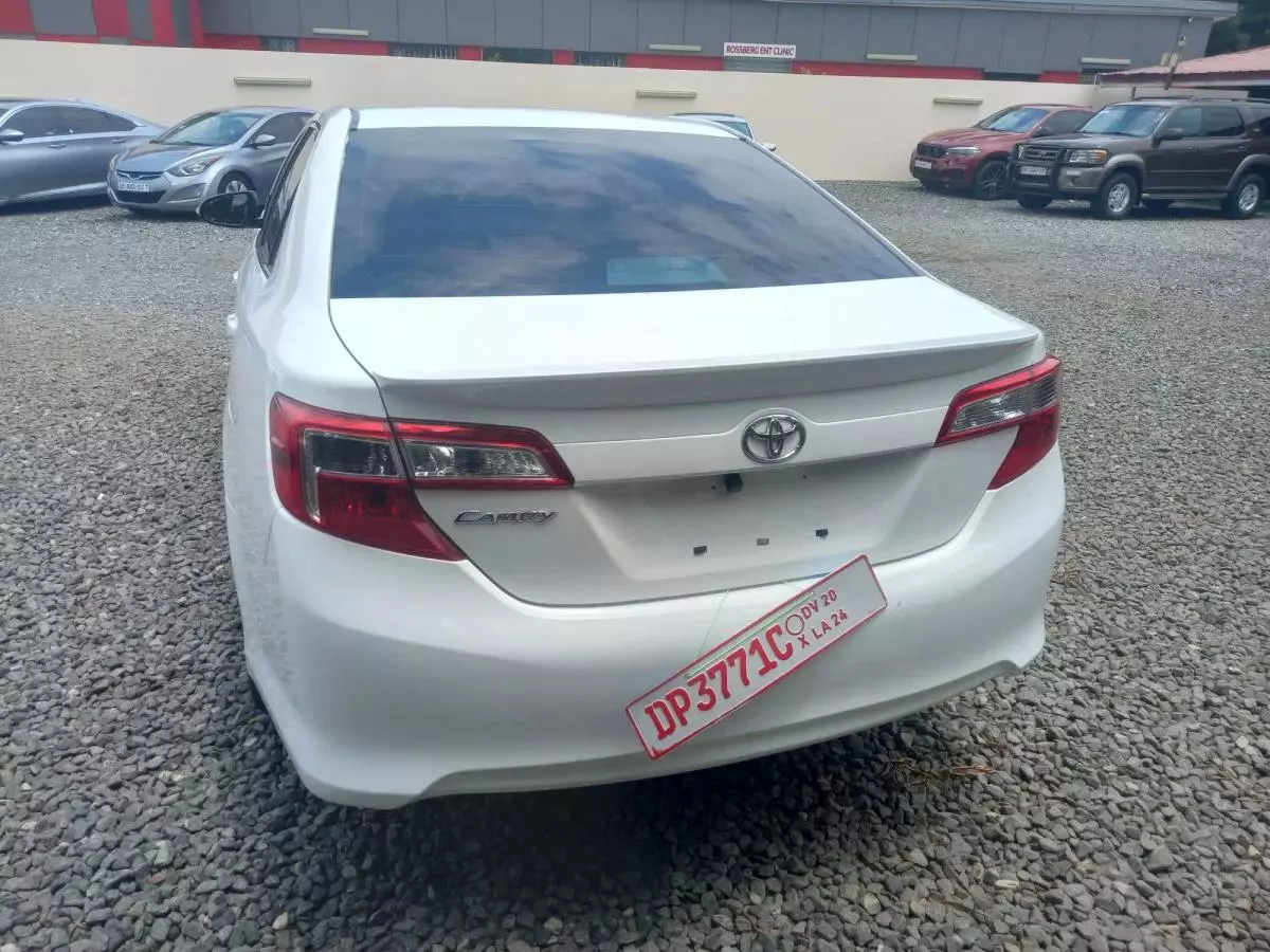 Toyota Camry   - 2014