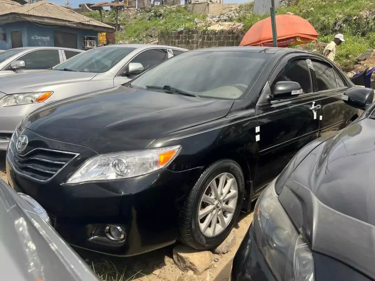 Toyota Camry   - 2011