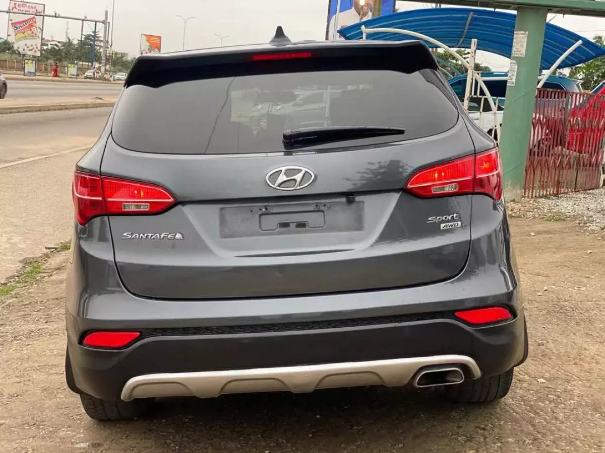 Hyundai Santa Fe   - 2015