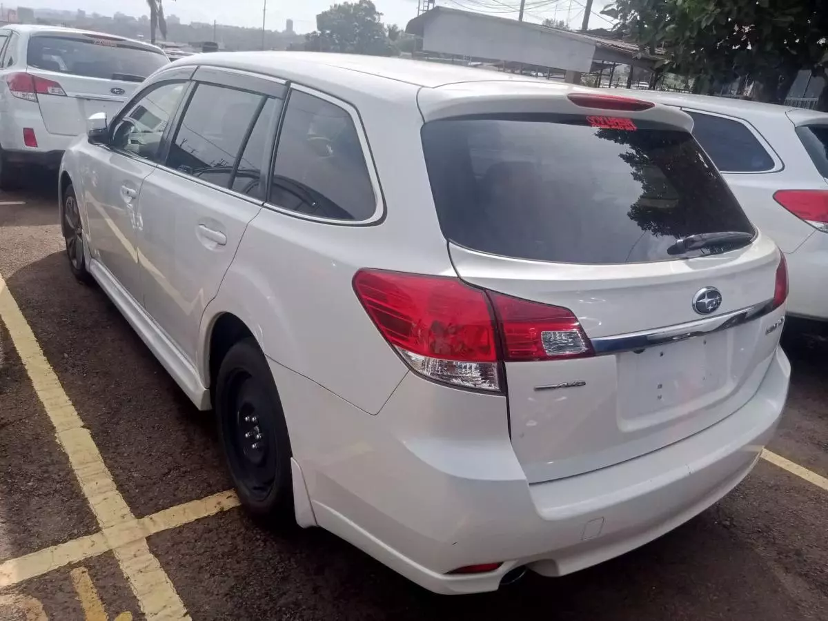 Subaru Outback   - 2014