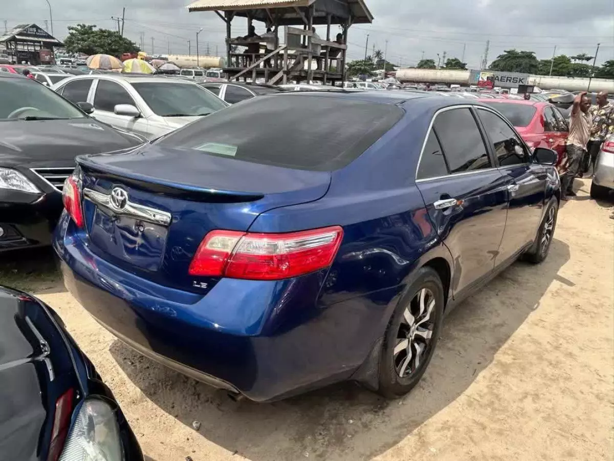 Toyota Camry   - 2009