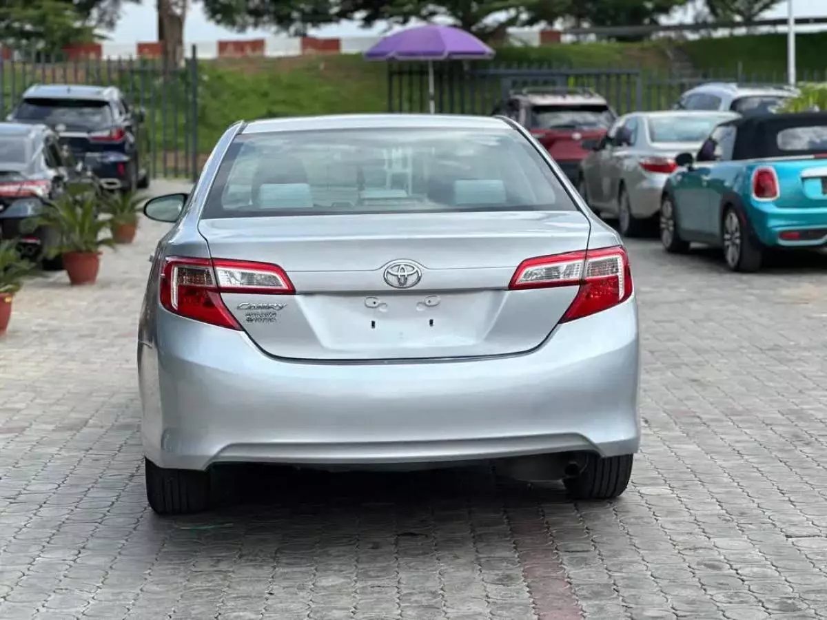 Toyota Camry   - 2012