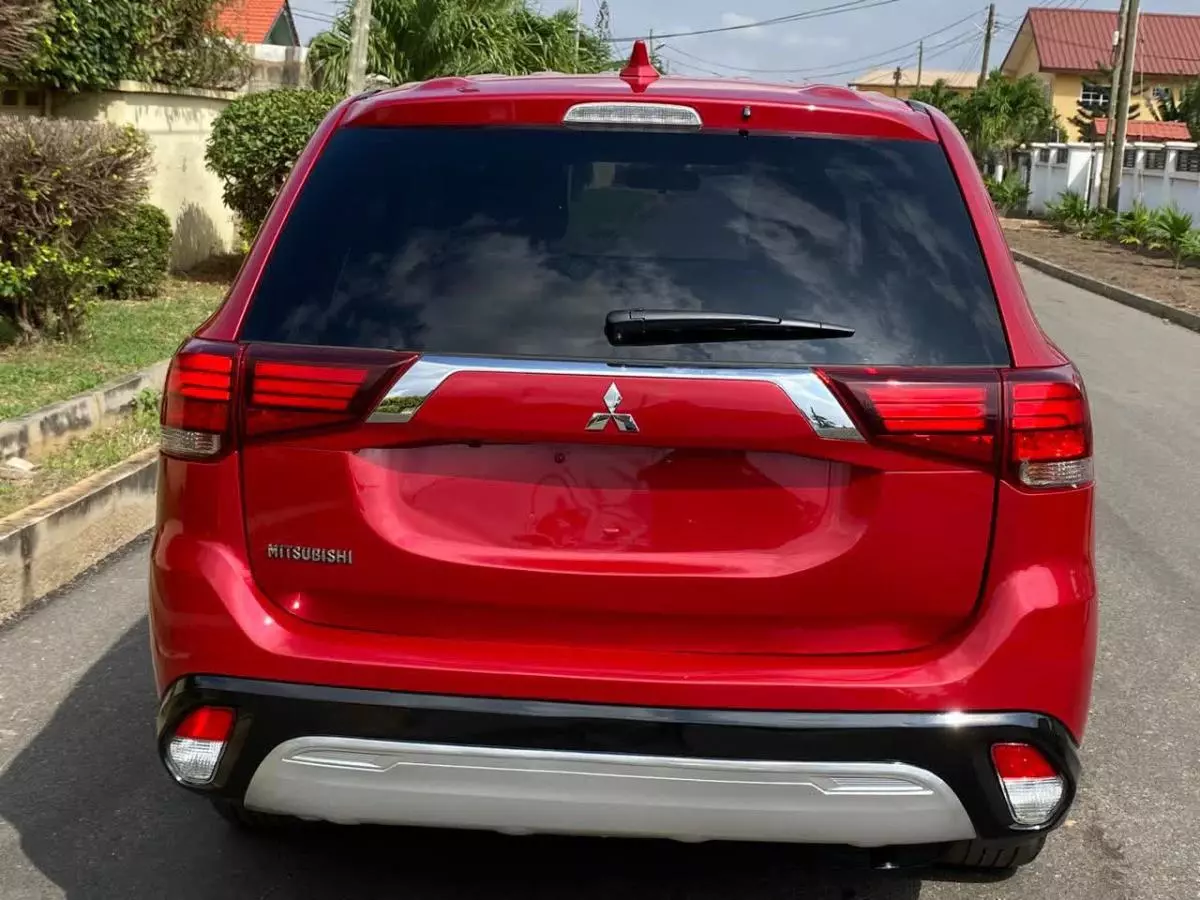 Mitsubishi OUTLANDER   - 2019