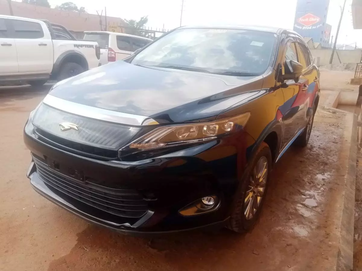 Toyota Harrier   - 2016