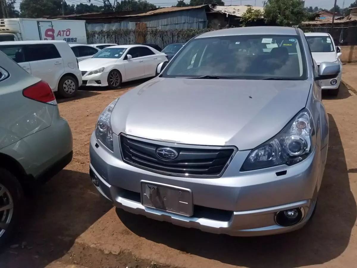 Subaru Outback   - 2011