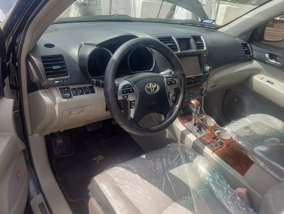 Toyota Highlander   - 2012