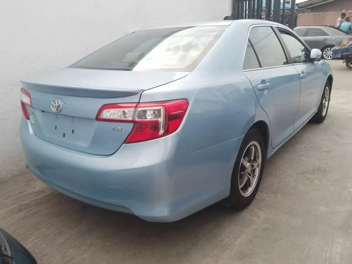 Toyota Camry   - 2012