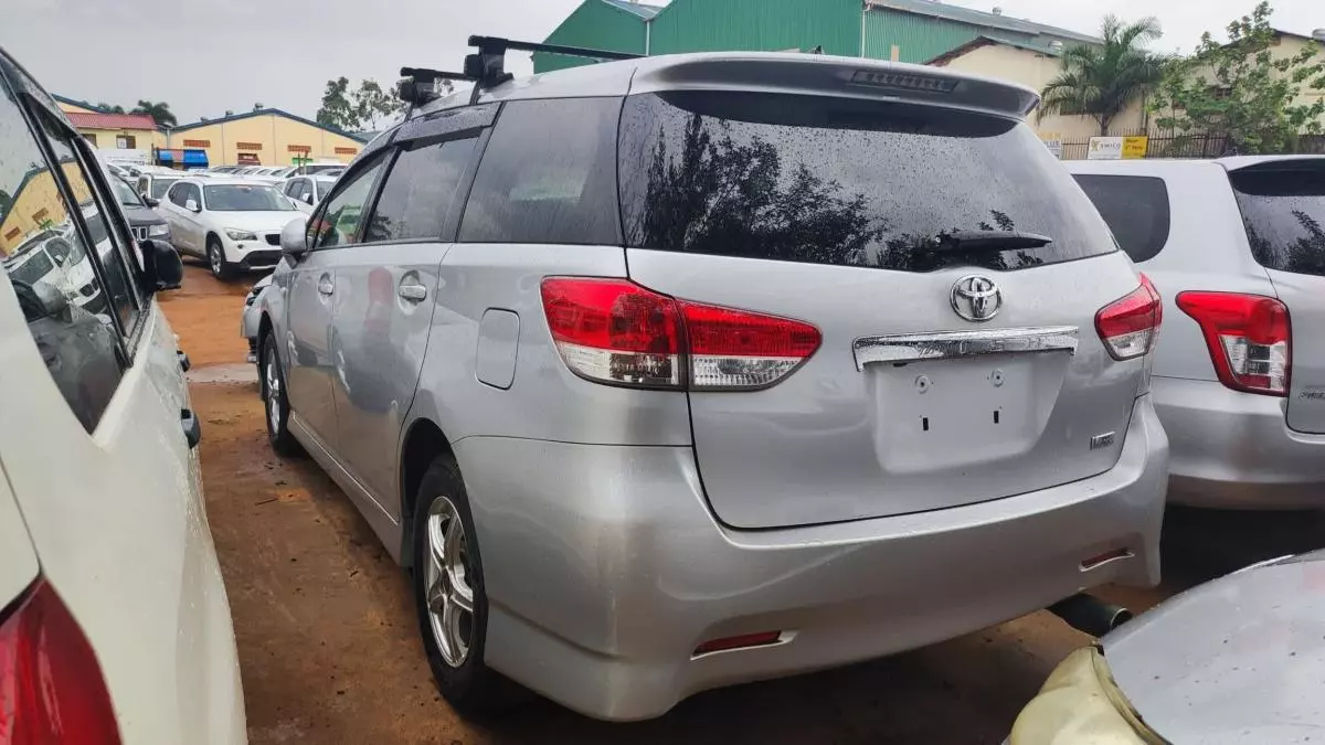 Toyota Wish   - 2010