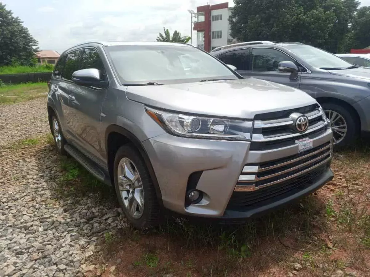 Toyota Highlander   - 2016