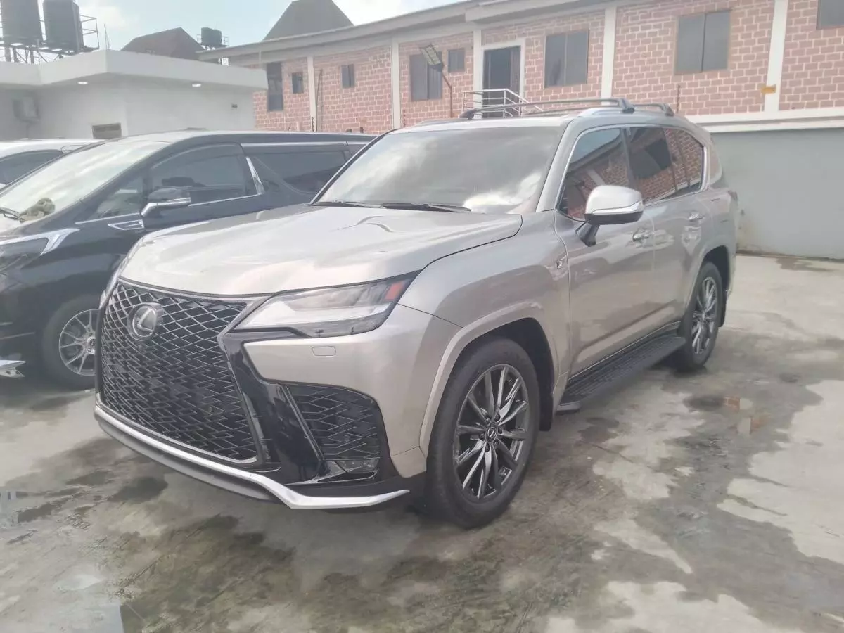 Lexus LX 600   - 2023