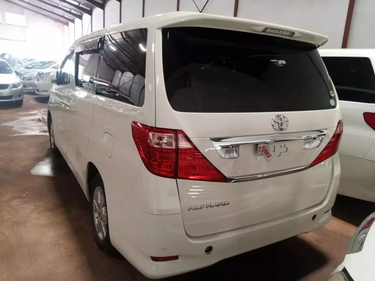 Toyota Alphard   - 2009