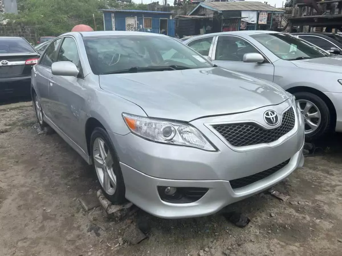 Toyota Camry   - 2011