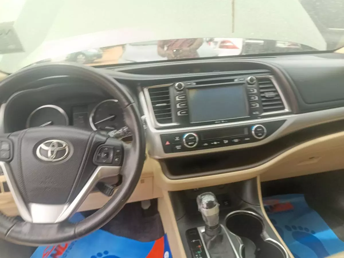 Toyota Highlander   - 2015