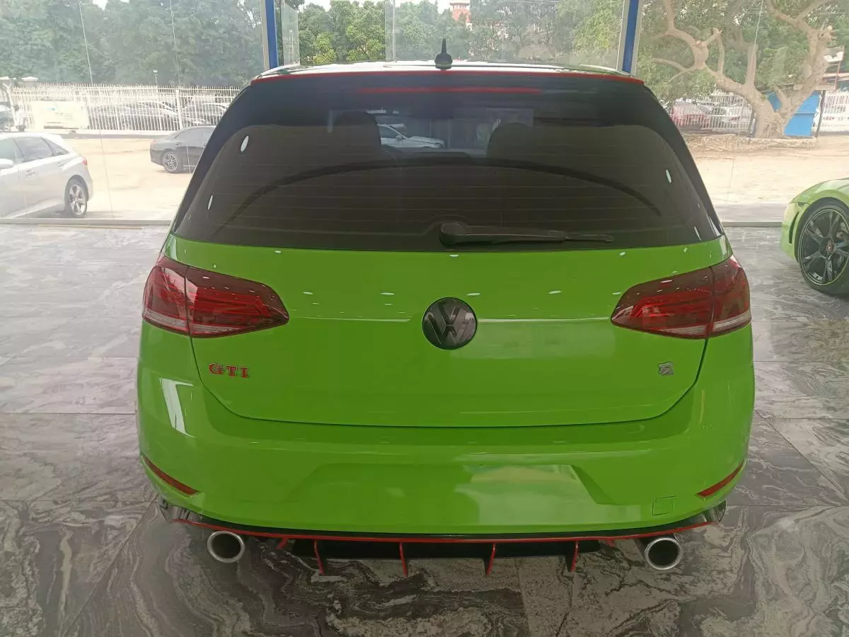 Volkswagen Golf   - 2019