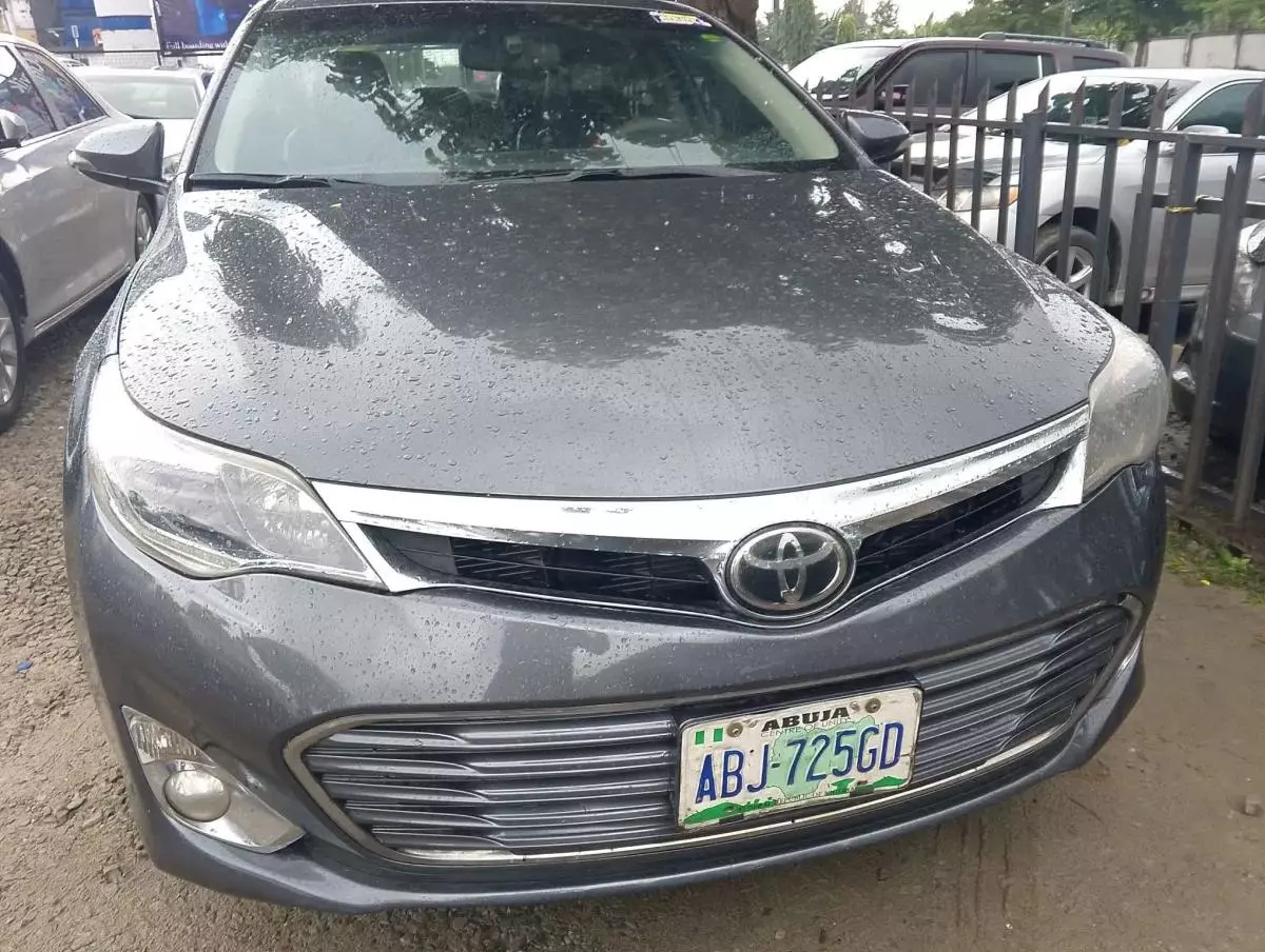 Toyota Avalon   - 2013