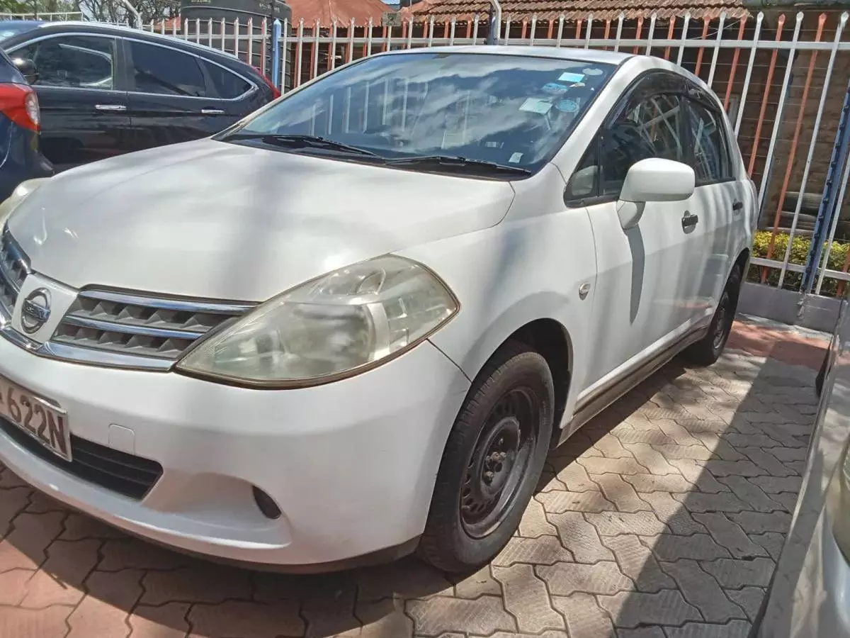 Nissan Tiida   - 2010