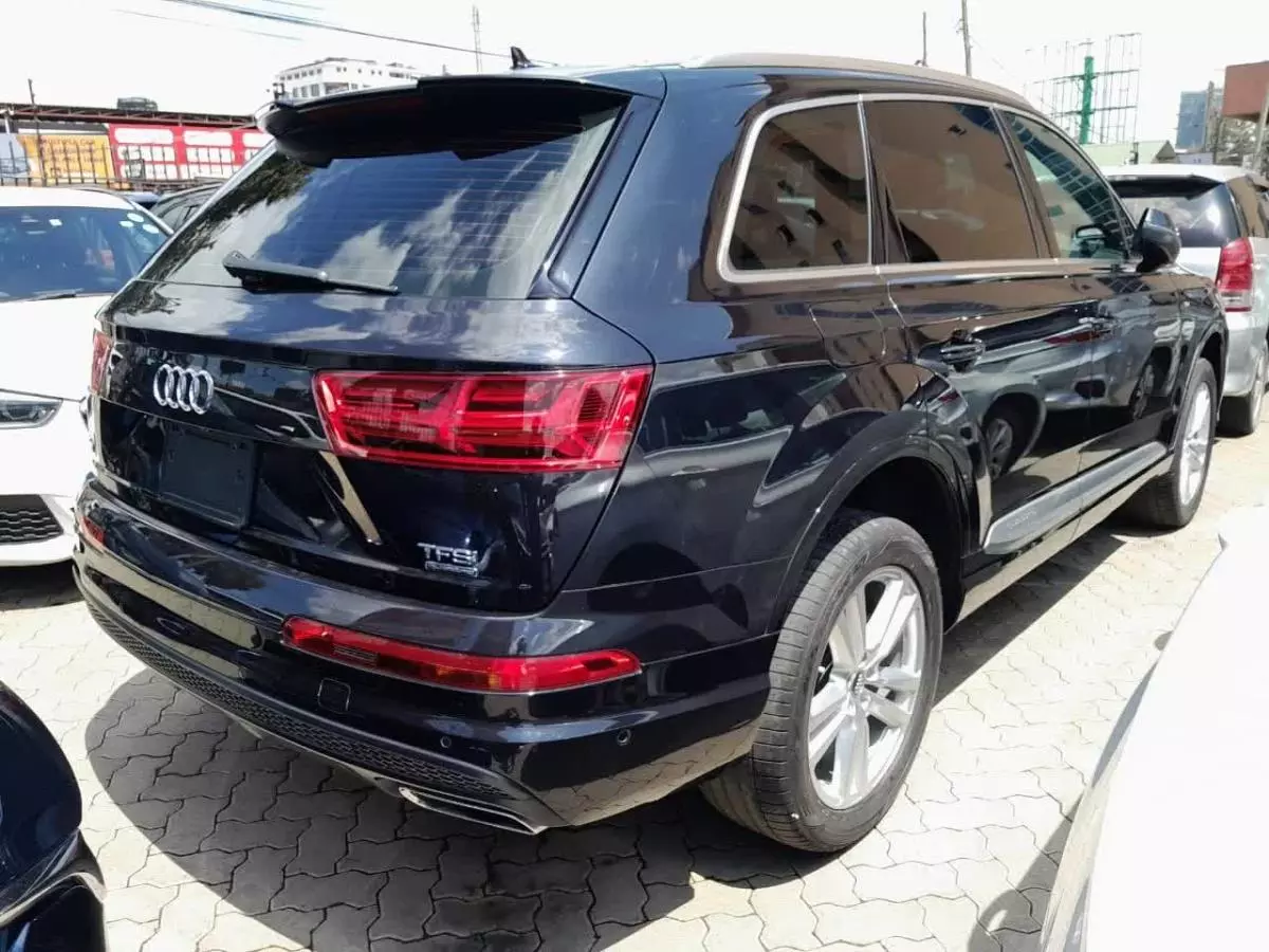 Audi Q7   - 2016