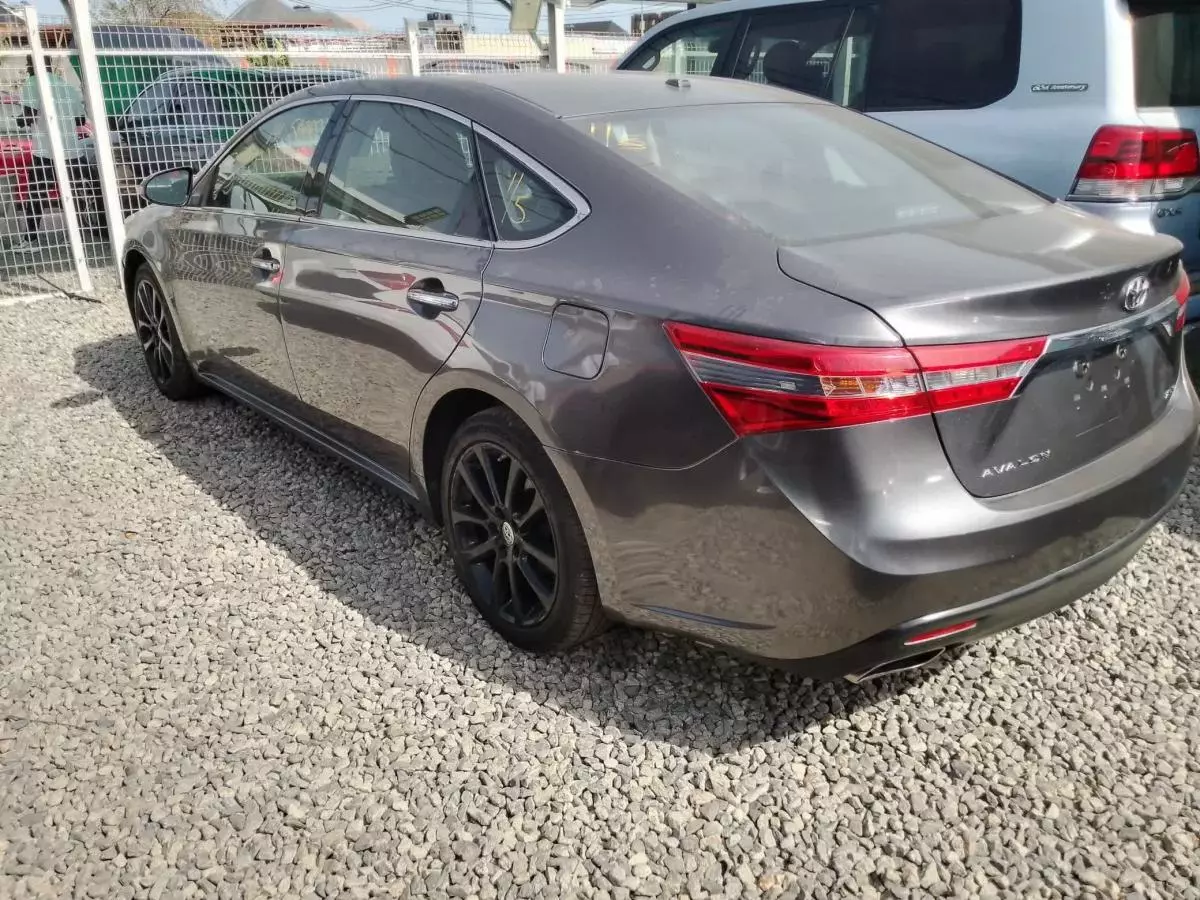 Toyota Avalon   - 2015