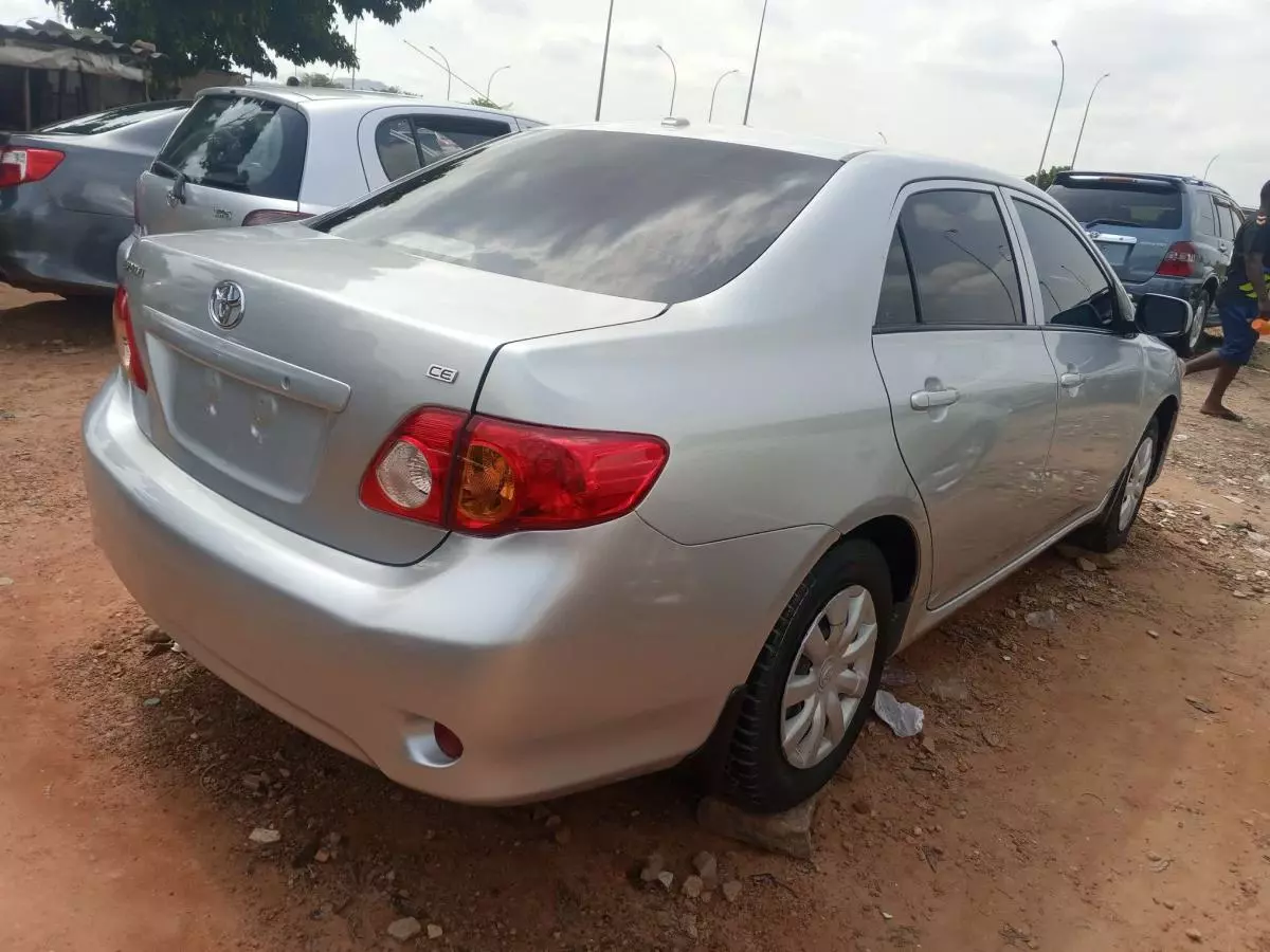 Toyota Corolla   - 2010